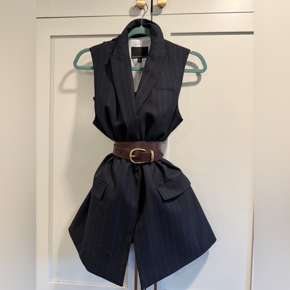 NWT - Banana Republic Navy w/ Gray Pinstripe Sleeveless Blazer - 10